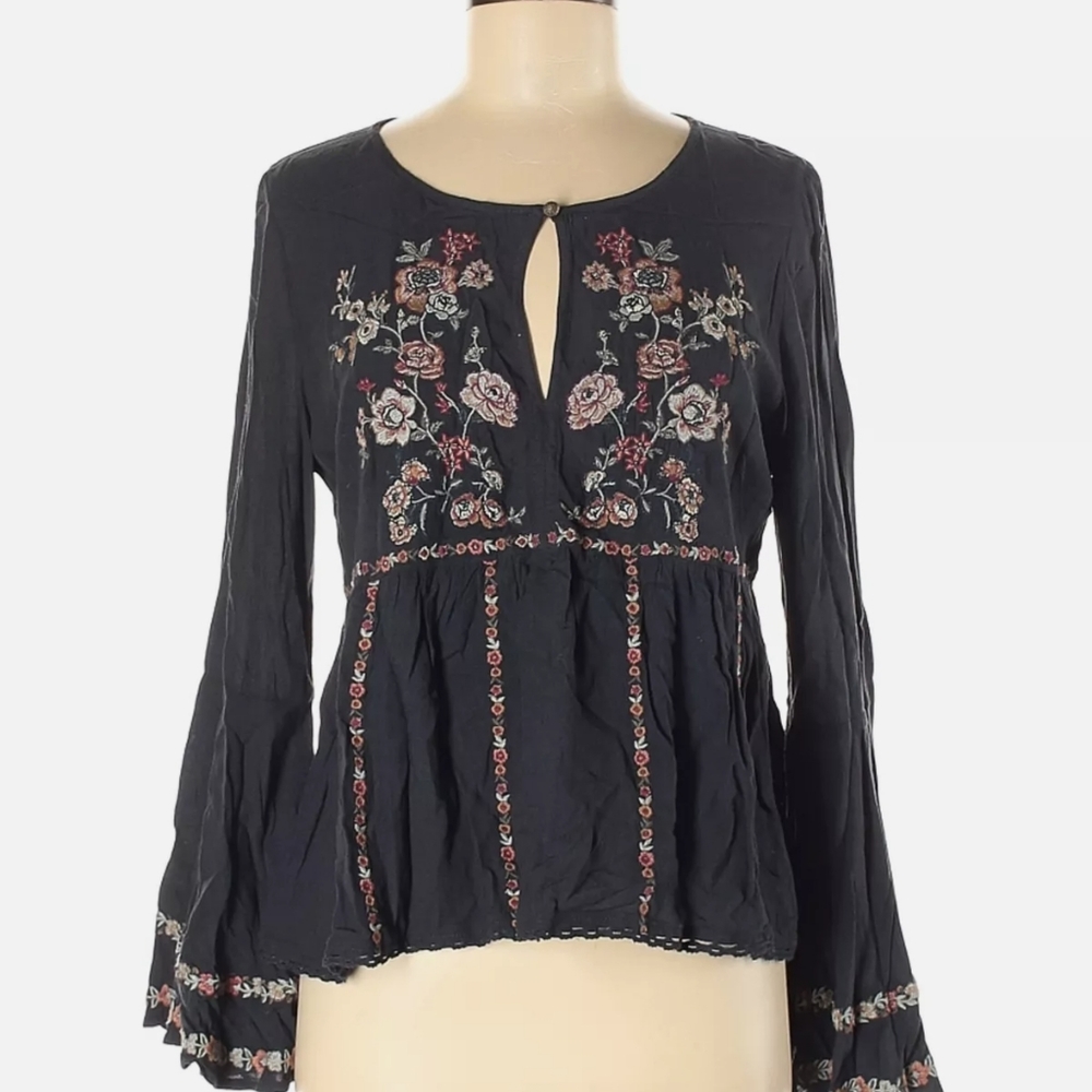 American Eagle #395 Women's Blouse Sz XS Black Embroidered Floral